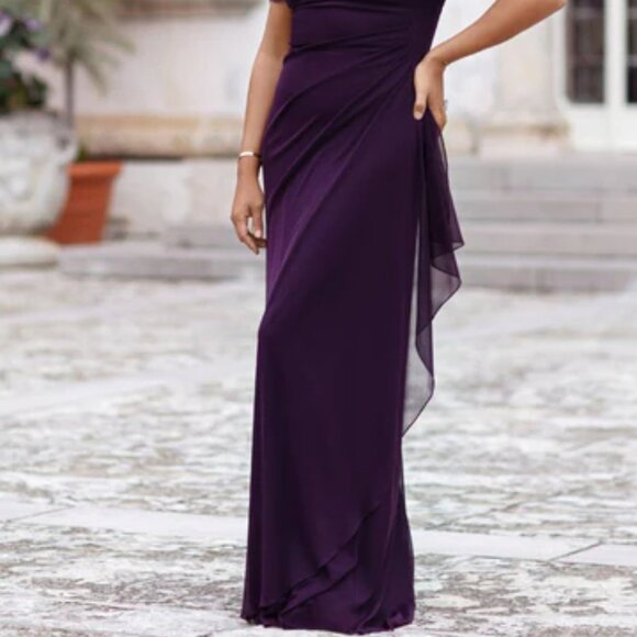 NWT Gown - Picture 7 of 8